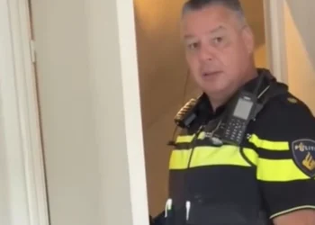 VIDEO: Nederlandse dame in verhitte discussie met oom agent: ”We gaan u meenemen voor de GGZ”