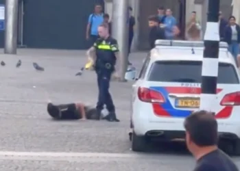 VIDEO: Commotie om ‘onnodig’ hard ingrijpen van politieagent op de Dam