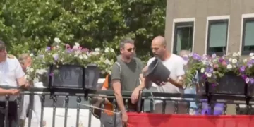 VIDEO: Gozer heeft juiste aanpak tegen demonstranten die doorgang blokkeren in Amsterdam