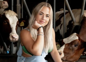 FOTO: Ilse Kappert trekt bikini uit de kast na volle dag op de trekker