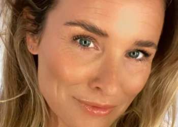 FOTO: Lieke van Lexmond showt haar summerbody in foto met vriendin