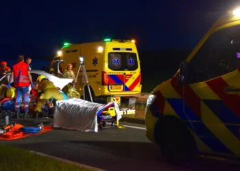 Man (44) overleden na schokkend ongeval met rouwwagen in Oosteind