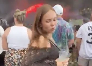 VIDEO: Rhode Kok laat haar fijne dansmoves zien tijdens eerste festival van het jaar