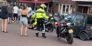 VIDEO: Vrouw gilt het uit tijdens harde arrestatie door agenten – Twittert Nederland woest