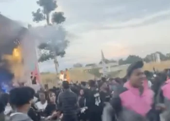 VIDEO: Festivalgangers in paniek na afgaan ‘explosief’ op dansvloer bij feestje in Amsterdam
