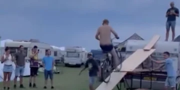 VIDEO: Man probeert stunt met fiets op de Zwarte Cross: gaat morgen niet naar werk