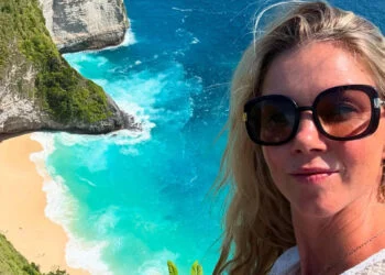 FOTO: Anouk Hoogendijk deelt strandfoto vanaf Bali waarop te zien is dat ze behoorlijk fit is