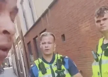 VIDEO: BOA’s worden weggestuurd door groepje mannen: ‘Klaar? Nou wegwezen jullie, opzouten!’