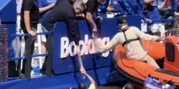 VIDEO: Activisten vallen Booking-boot aan bij Pride in Amsterdam