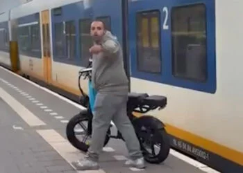 VIDEO: Man op fatbike wordt trein uitgezet door conducteur: flinke discussie barst los