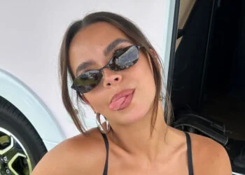 FOTO: Indigo Oord (The Bachelor) deelt Lowlands-plaatje in alleen een topje