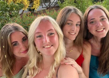 FOTO: Jennie Jelies uit hitserie URK deelt een bloedhete foto vanaf het strand