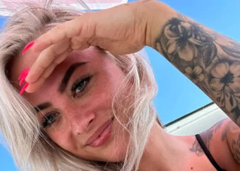 FOTO: Lynn Roos uit Wieringen is een serieuze aanwinst voor de Boerinnen Kalender