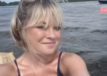 VIDEO: Zo zomert Sylvana: strak in bikini op het water in Friesland