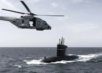 VIDEO: Onderzeeër van 68 meter gespot bij SAIL AMSTERDAM