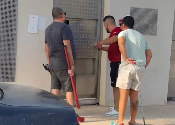 VIDEO: Spanjaarden hebben andere oplossing voor krakers die hun panden bezetten