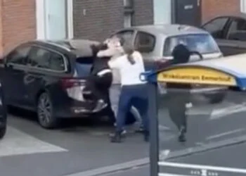 VIDEO: Stel raakt slaags met twee gastjes met capuchons op fatbike, beelden gaan viraal