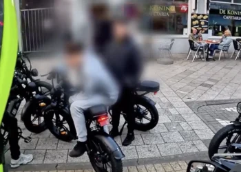 VIDEO: Haagse verkeersagent pakt brutale fatbike-jongens keihard aan: “Hier met dat ding!”