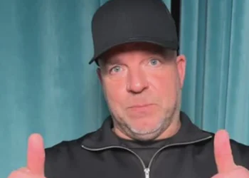 FOTO: Andy van der Meijde deelt foto met zijn twee uiterst knappe dochters