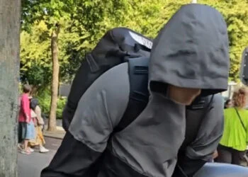 Bizar: brutale fatbike-dief in Rotterdam denkt dat niemand hem kan stoppen