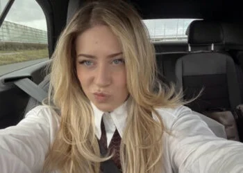 FOTO: Lisa Vol van O’G3NE deelt spiegelfoto in bikini die ‘Too Much’ zou zijn