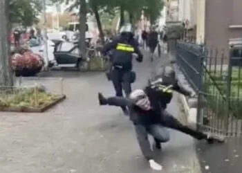 VIDEO: Relschopper on-Nederlands hard aangepakt: ‘Wie niet luistert moet voelen’