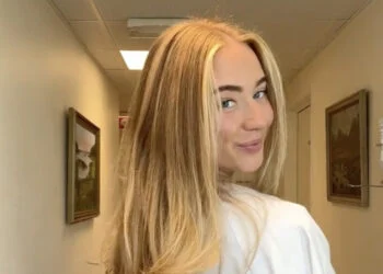 VIDEO: TikTok-ster en verloskundige Wiki verovert harten in het ziekenhuis