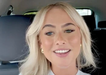 VIDEO: Boerin Lynn kan zomaar eens onze favoriete boerin zijn in de nieuwe boerinnenkalender