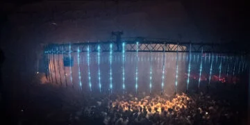 Dit bizarre bedrag ben je kwijt voor een kluisje bij ADE-feestje van Into The Woods