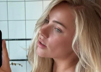 FOTO: Juultje Tieleman deelt behind the scenes-beelden waar volgers verlegen van worden