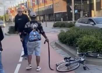 VIDEO: Straatruzie in Leeuwarden escaleert heftig na harde duw van fiets