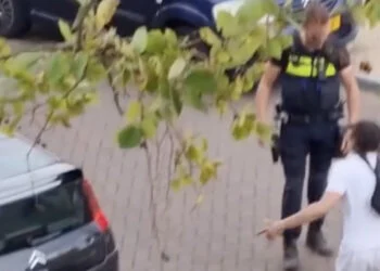 VIDEO: Commotie om harde aanhouding: jongeman in scootmobiel tegen de grond gewerkt