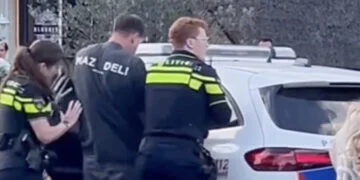 VIDEO: Spierbundel is optreden politie zat en grijpt zelf wel even in