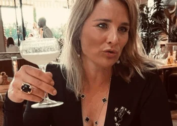 FOTO: Lieke van Lexmond trotseert de kou in pikant badpak en laat heel Nederland even twee keer kijken