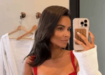 FOTO’S: Monica Geuze gooit badjas open voor nieuwe stories met Hunkemöller