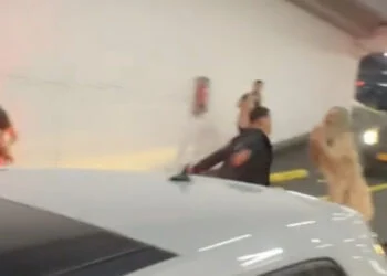 Ruzie in parkeergarage Rotterdam: vrouw wordt zonder pardon naar de grond gewerkt