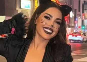 FOTO: Yolanthe Cabau viert Halloween in een erg kittig pakje