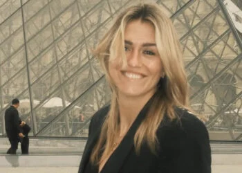 Deze foto van Merel Ek, Estavana Polman en Lois Abbingh na VI gaat razendsnel rond