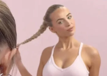 OEF: Lynn Hermanussen poseert voor promotieshoot van Yolanthe Cabau