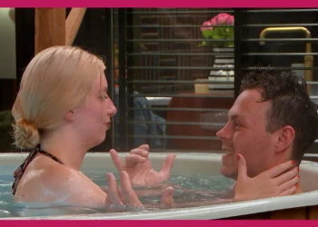 Kijkers smullen: Rosalie laat Maxime duidelijk weten wat ze wil in de hottub