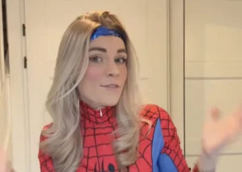 Carnaval 2026 begint vroeg: Jula zet TikTok op scherp met opvallend Spiderman-pak