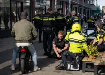 VIDEO: Arrestatie na dode vrouw in Nieuw-Vennep: heftige beelden van aanhouding duiken op