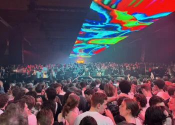 Dit bizarre bedrag wordt er voor 3 burgers gerekend bij festival DGTL