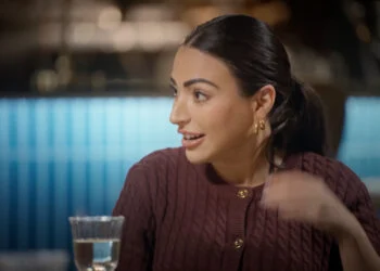 VIDEO: Lale Gül doet schokkende onthulling over volwassen speeltje bij Het Diner