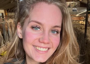 FOTO: Roos Boerland laat Nederland zwijmelen in strak jurkje