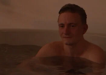 VIDEO: Dame in Lang Leve de Liefde vraagt het gewoon in de hottub: ”Wat is jouw bodycount?”