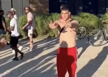 VIDEO: Jongeman wil niet luisteren naar politie op strand in Groningen: politie grijpt genadeloos in (met taser)