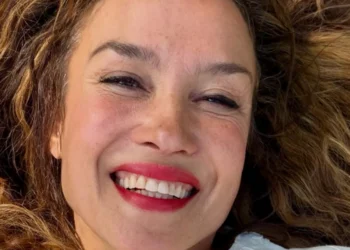 VIDEO: Katja Schuurman geniet volop van zomerse temperaturen en deelt spontane foto