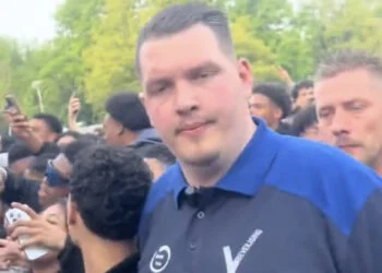 VIDEO: Bewakers hebben weinig in te brengen tegen asociale jeugd bij Bevrijdingsfestival Rotterdam