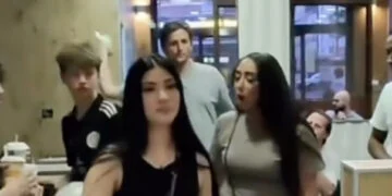 VIDEO: Jongeman gooit eten op twee dames in McDonalds: heeft nu spijt